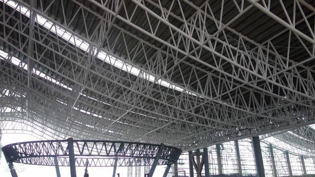 Edifícios pré-fabricados de metal de grande comprimento Antirrust Edifícios de ginásio de metal de vários andares Estrutura de aço para escola